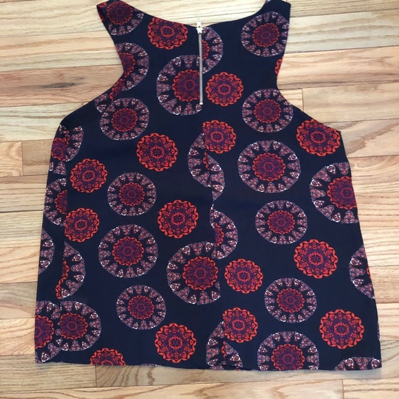 Patterned top - Picture 2 of 4